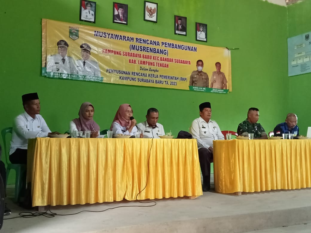 Kasi Pemerintahan Suparniati,S.Sos Bersama Kasi-kasi yang laing Menghadiri Musrenbang Kampung di Surabaya Baru